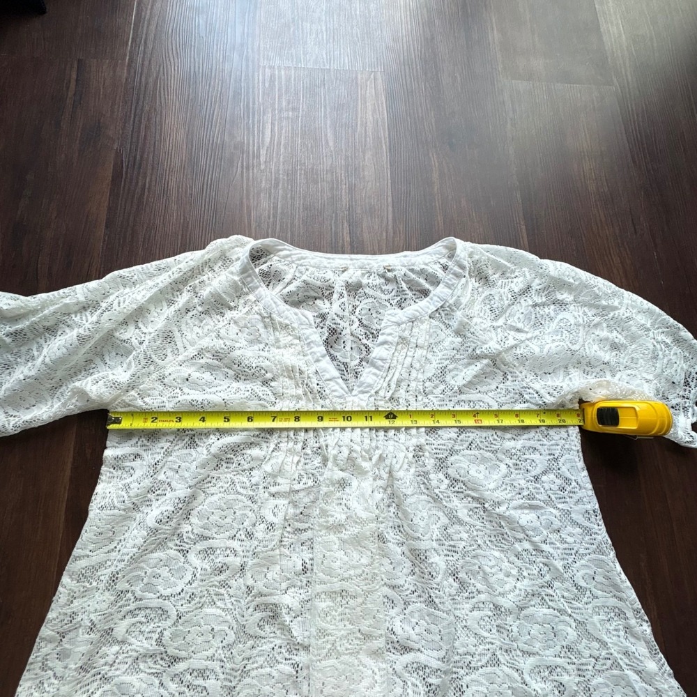 White Floral Lace Blouse Short Sleeve V-Neck Scallop Hem Sheer Top - Picture 3 of 7